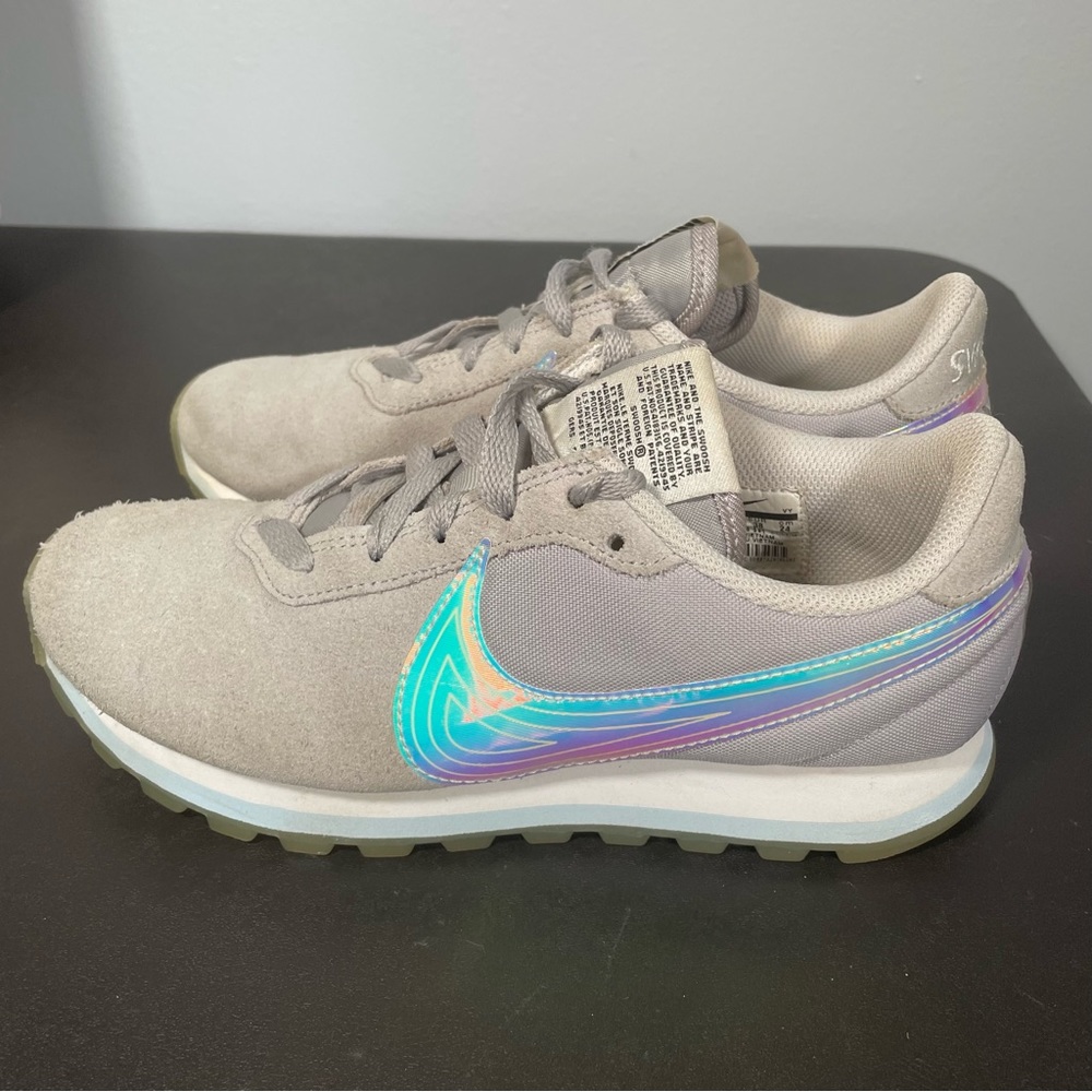Nike W Pre-Love O.X. AO3166-001 Women Holographic Shoes Atmosphere Grey Size 7
